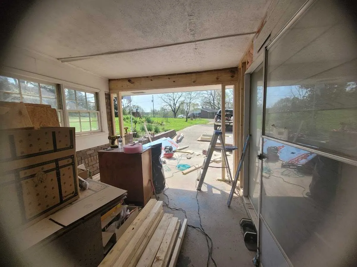 Air movers and dehumidifier for Drying & Dehumidification in Sonterra